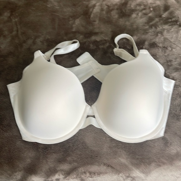 Warner’s Full Coverage Bra with Additional Support under Arms, Size 38C. - Picture 2 of 4